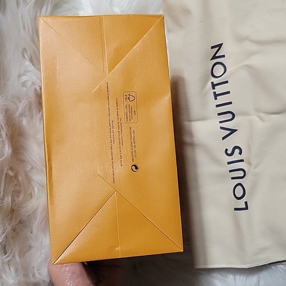 Authentic Louis Vuitton dustbags and shopping bag . - Picture 3 of 5
